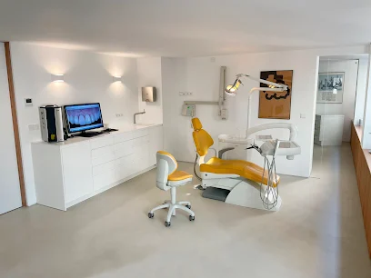 Clínica Dental Franch-Adriaens Odontología Avanzada