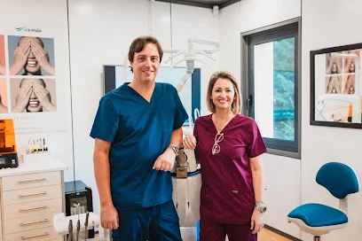 Dr. Emilio Martínez-Almoyna Rifá – Especialista en Implantes y Periodoncia en Palma