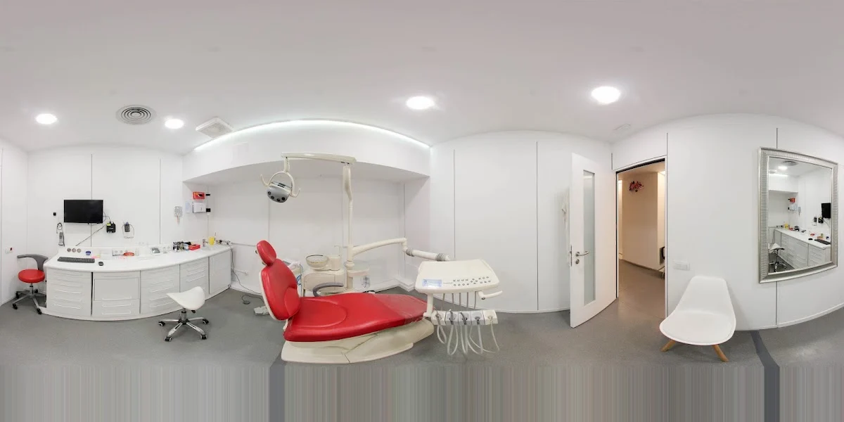 Advanced Dental & Medical Clinic · Implantes, Carillas, Alineadores Invisalign · English & Russian spoken - 4