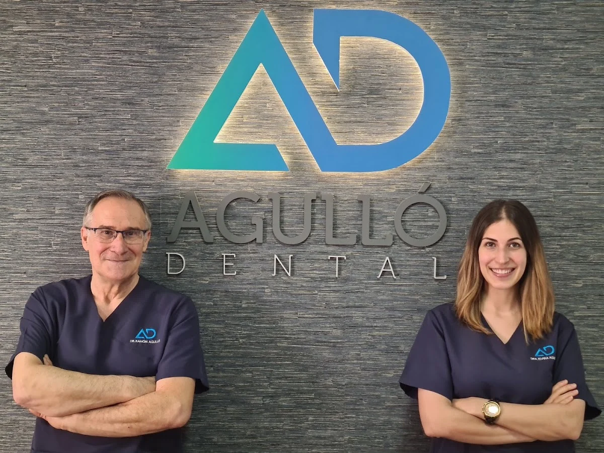 Agulló Dental I Clínica dental Elche I Implantes I Carillas I Invisalign