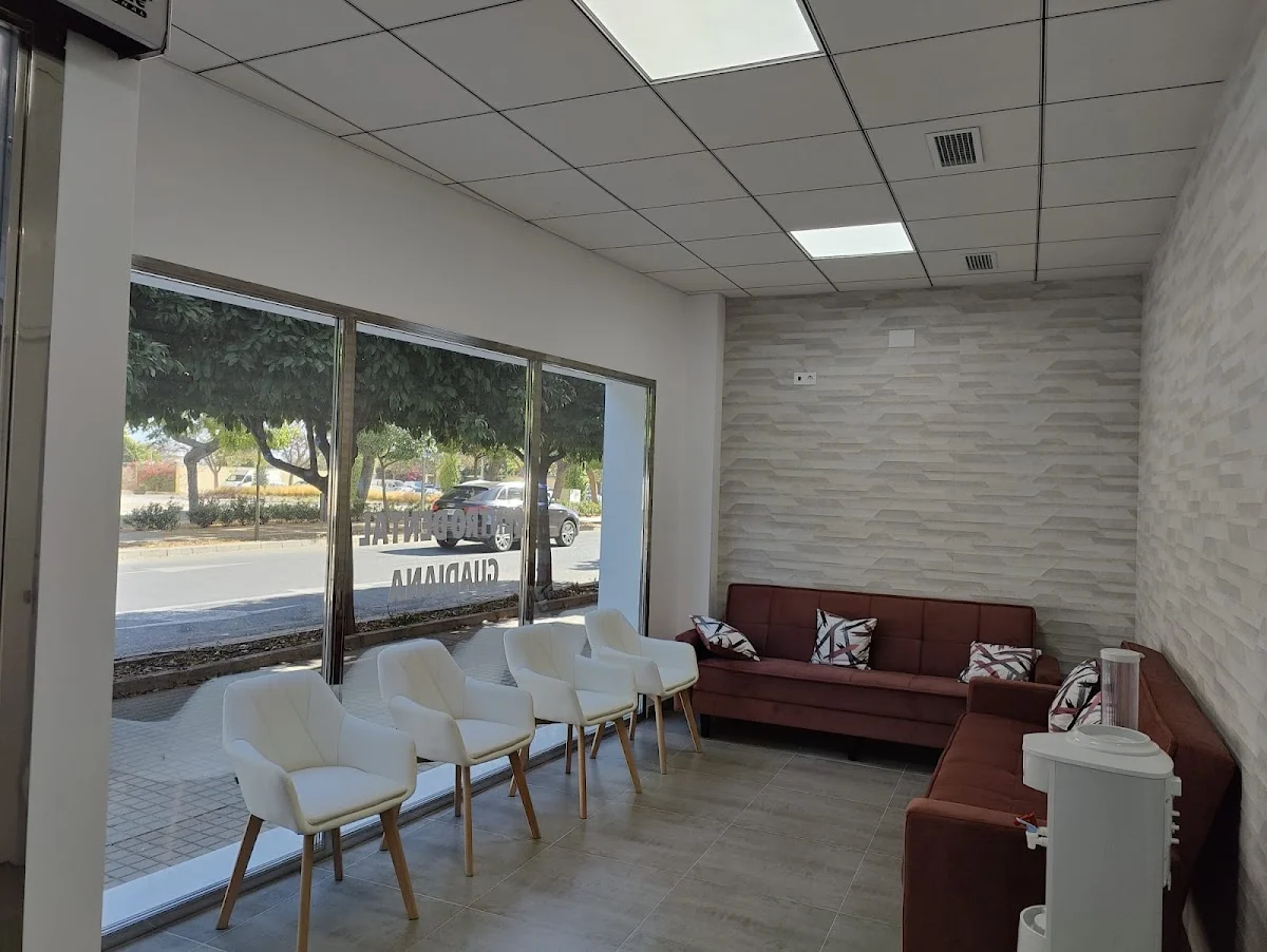 Centro Dental Guadiana - Implantes, Ácido Hialurónico (Rejuvenecimiento facial, remodelación y aumento de labios) Ayamonte - 2