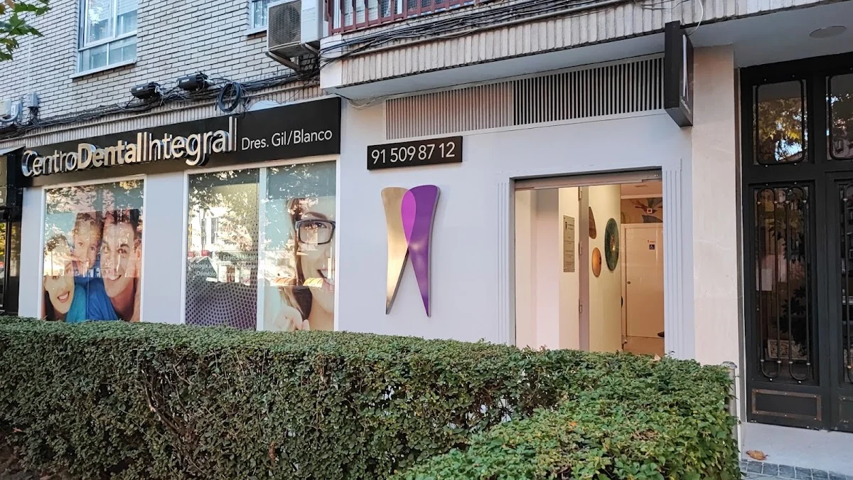CENTRO DENTAL INTEGRAL DRES. GIL BLANCO - 2