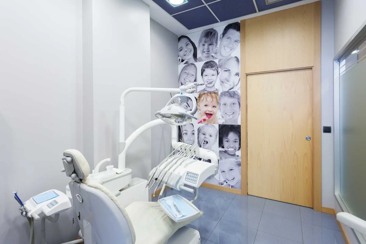 CENTRO IMPLANTOLÓGICO QUIRUTECH
