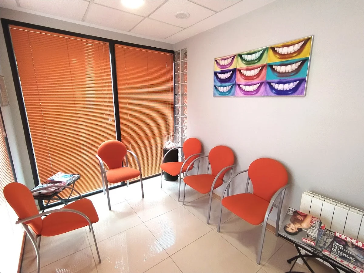 Centro Odontologico Forner -Dra. Carmen Forner- ATM, Periodoncia, Rejuvenecimiento Labial - 2