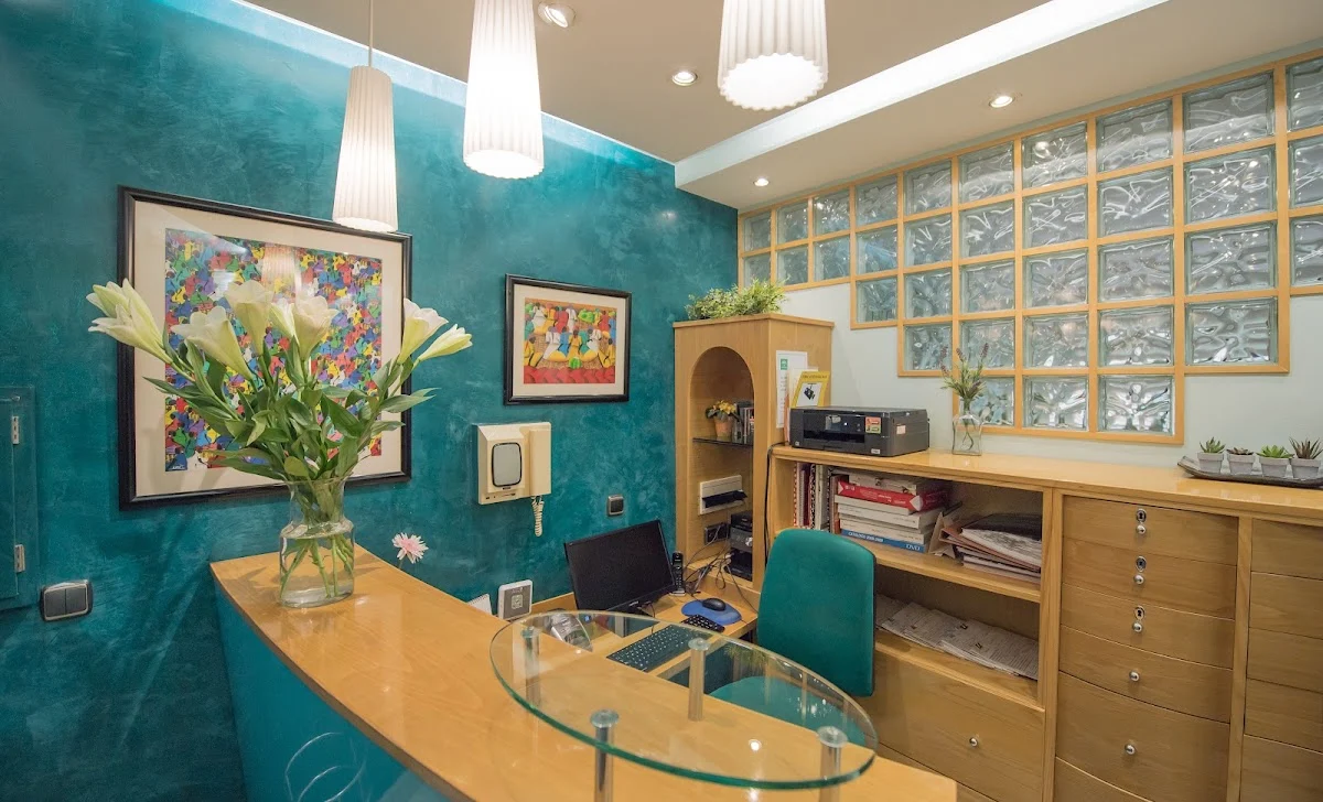 Clínica Dental Ahumada — Dentista en La Línea de la Concepción - 2