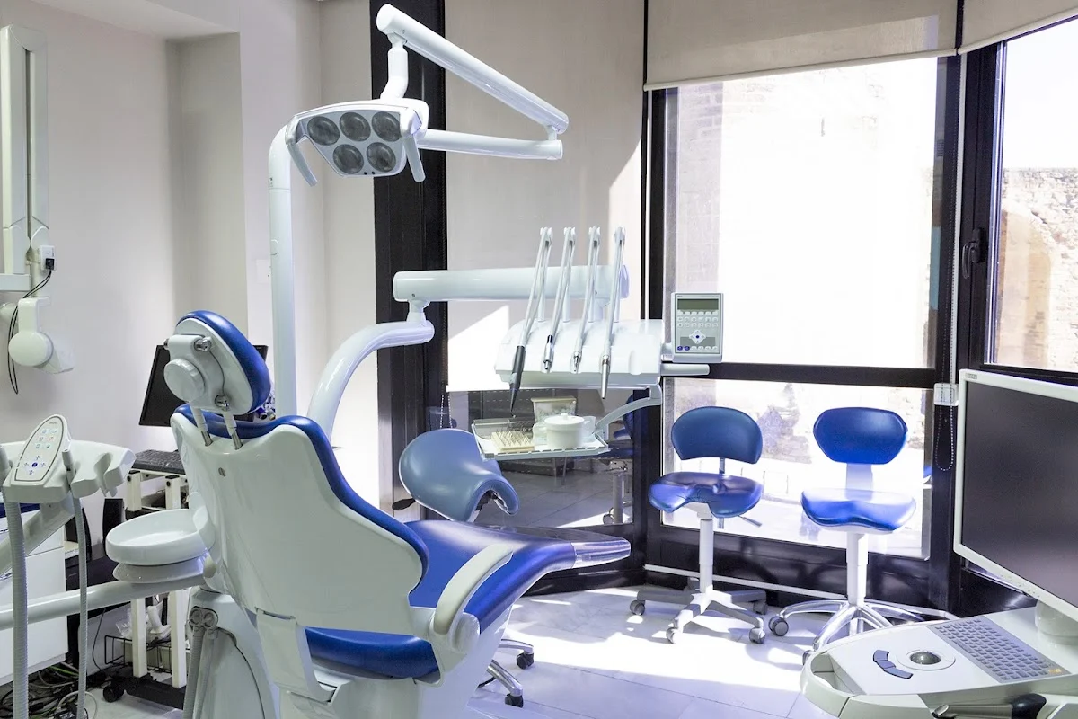 Clínica Dental Antonio Alarcón Pallarés - 2