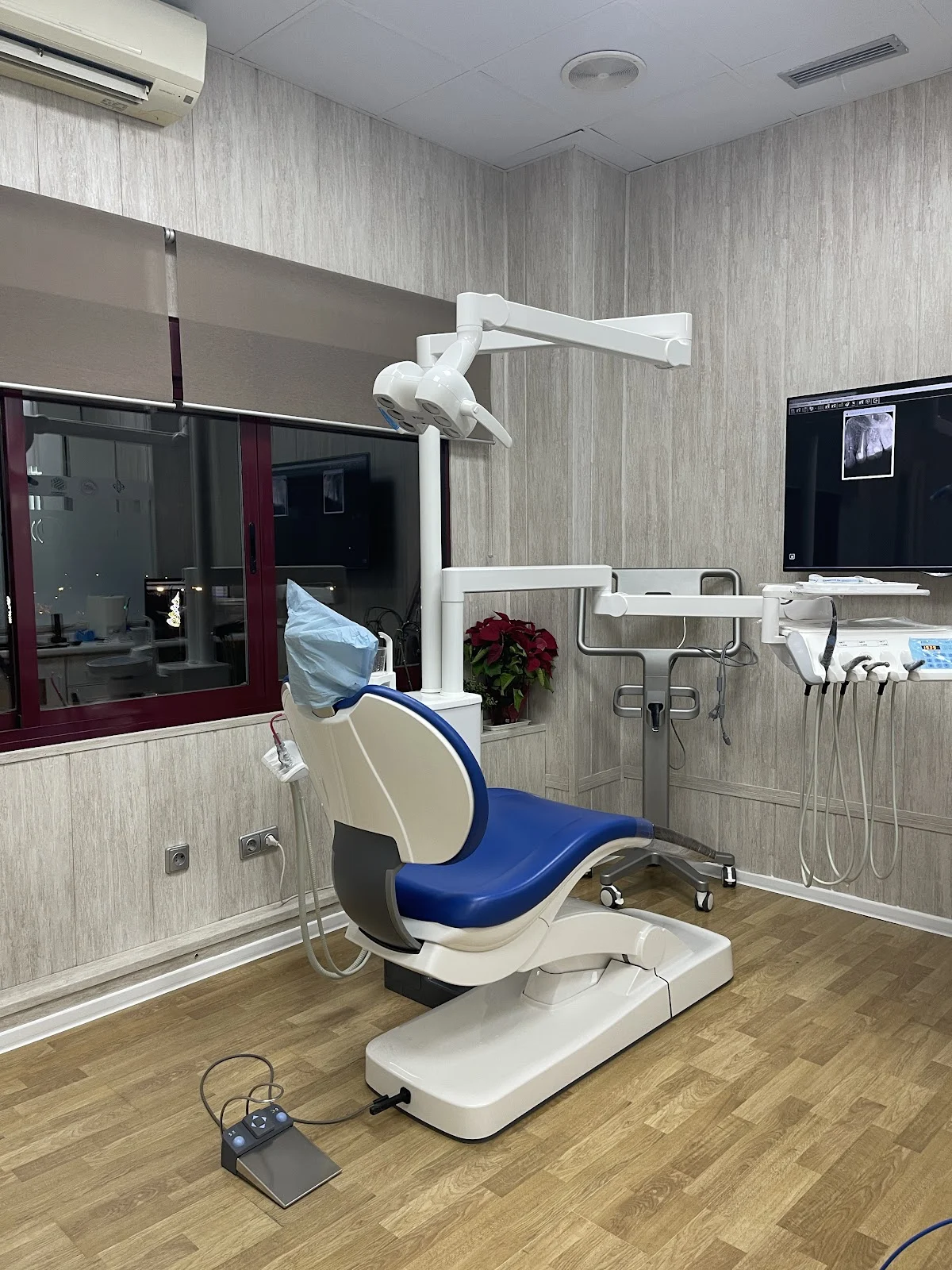 Clinica Dental Atlanta I 𝐃𝐞𝐧𝐭𝐢𝐬𝐭𝐚 𝐞𝐧 𝐌𝐨𝐧𝐭𝐞 𝐑𝐨𝐳𝐚𝐬 - 2