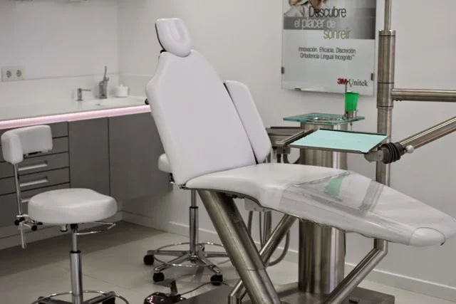 Clínica Dental Avilés y Román - 2