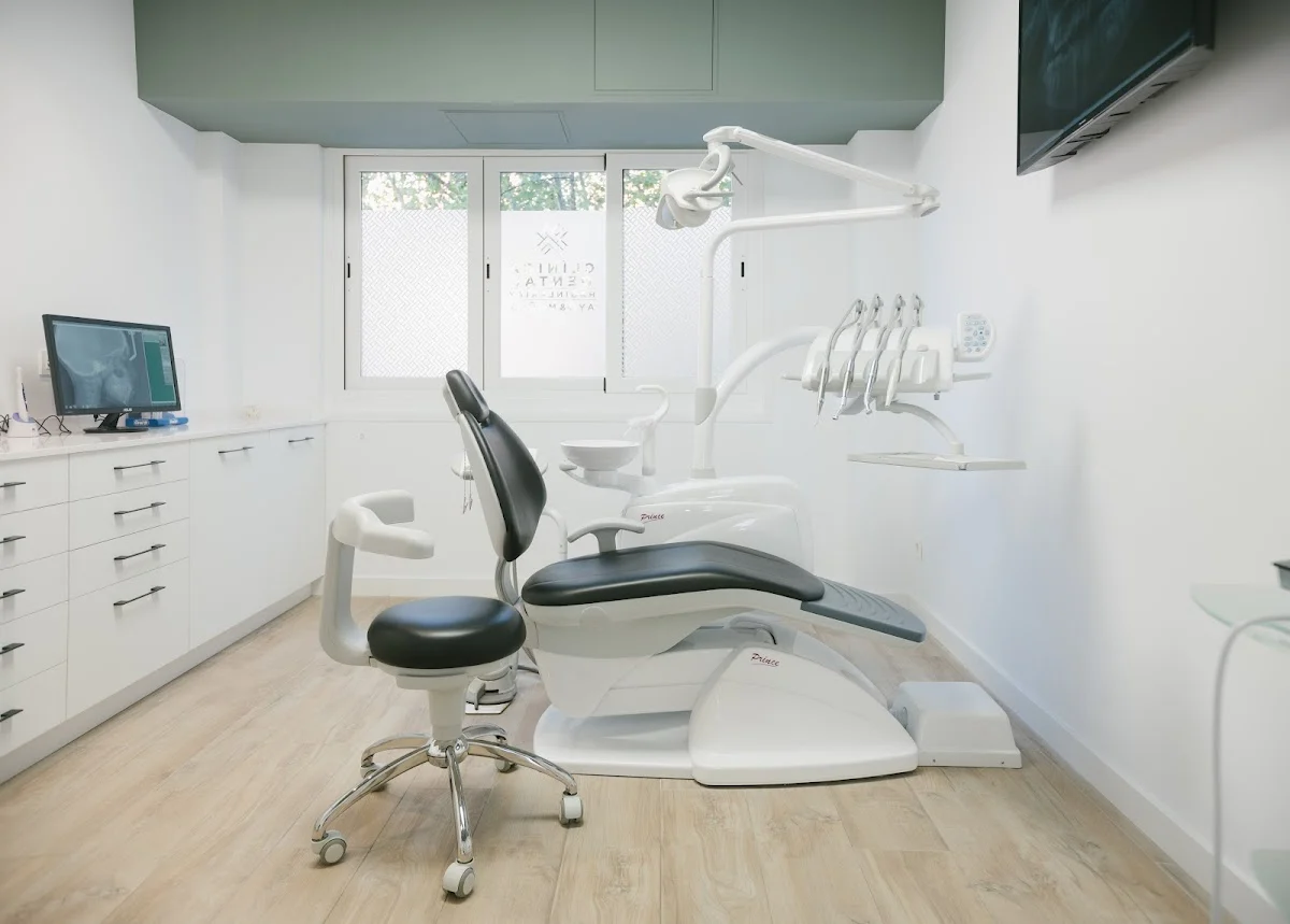 CLINICA DENTAL AYO & MUÑOZ - 2