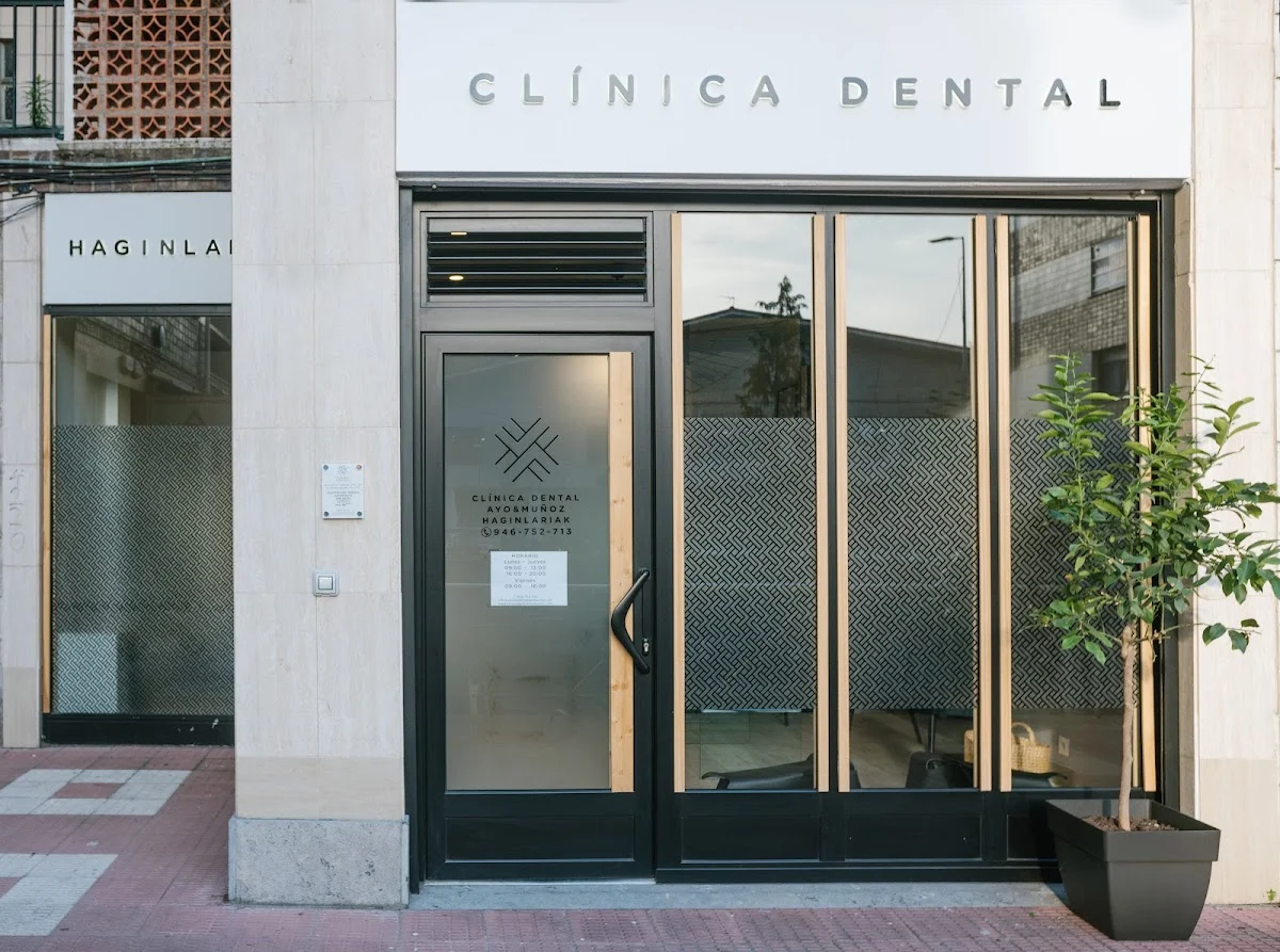 CLINICA DENTAL AYO & MUÑOZ