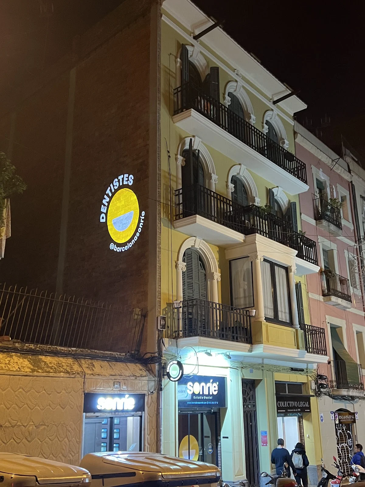 Clínica Dental Barcelona Sonríe - 2