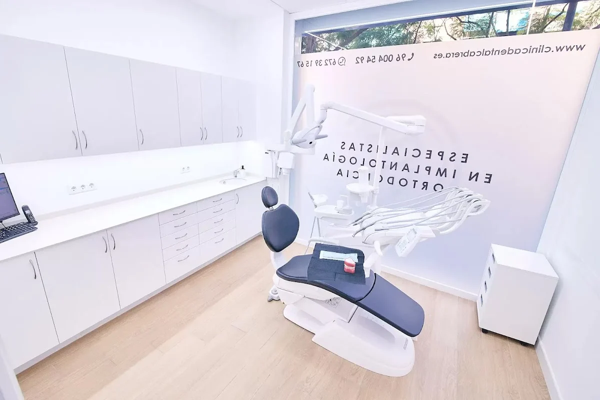 Clinica Dental Cabrera(Dra. Cabrera Tarín odontología avanzada) - 2