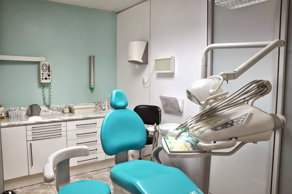 Clínica Dental Cantador Santa Perpetua - 2