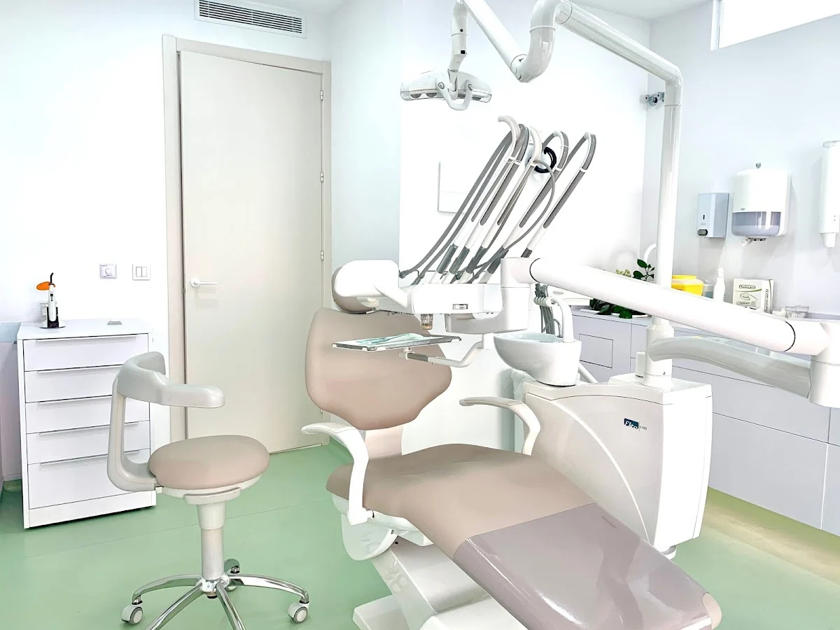 CLÍNICA DENTAL CARLOS CAMPOS