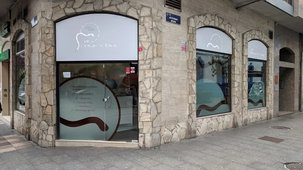 Clínica Dental César Simón Díaz Fernández