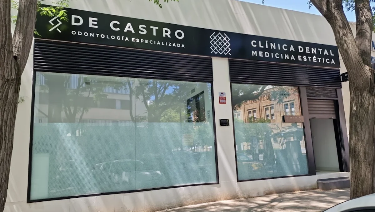Clínica dental De Castro - Implantes y Periodoncia en Sevilla