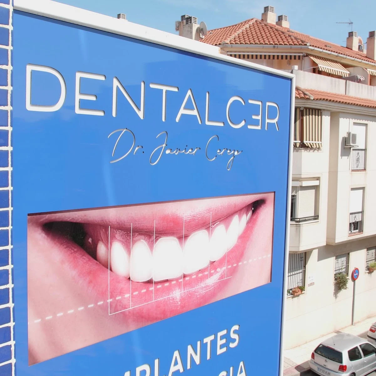 Clínica dental DentalCer Mijas Costa | Dr Javier Cerezo