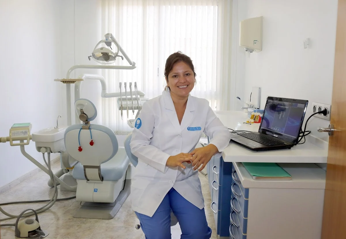 Clínica Dental Dentística Villareal - Prótesis / Blanqueamientos / Implantes / Dentistas - 2