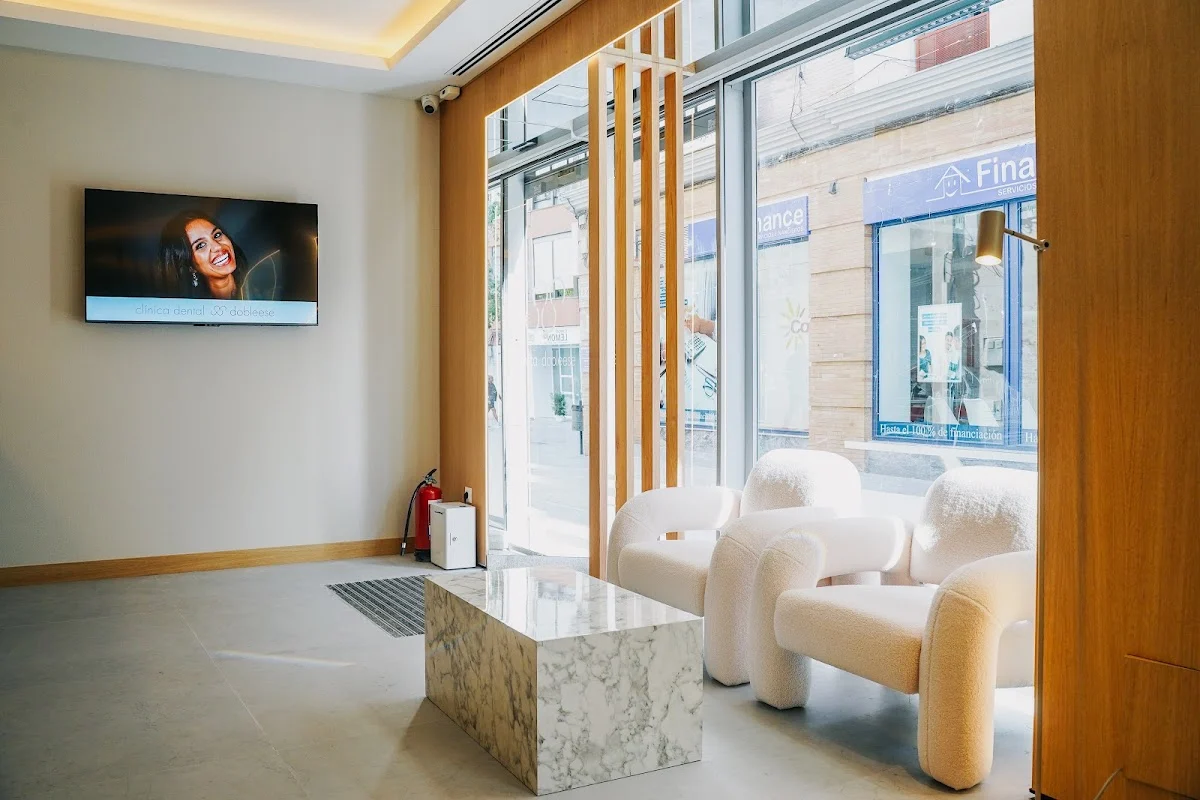 Clínica Dental Dobleese - Dentista en Dos Hermanas - 3