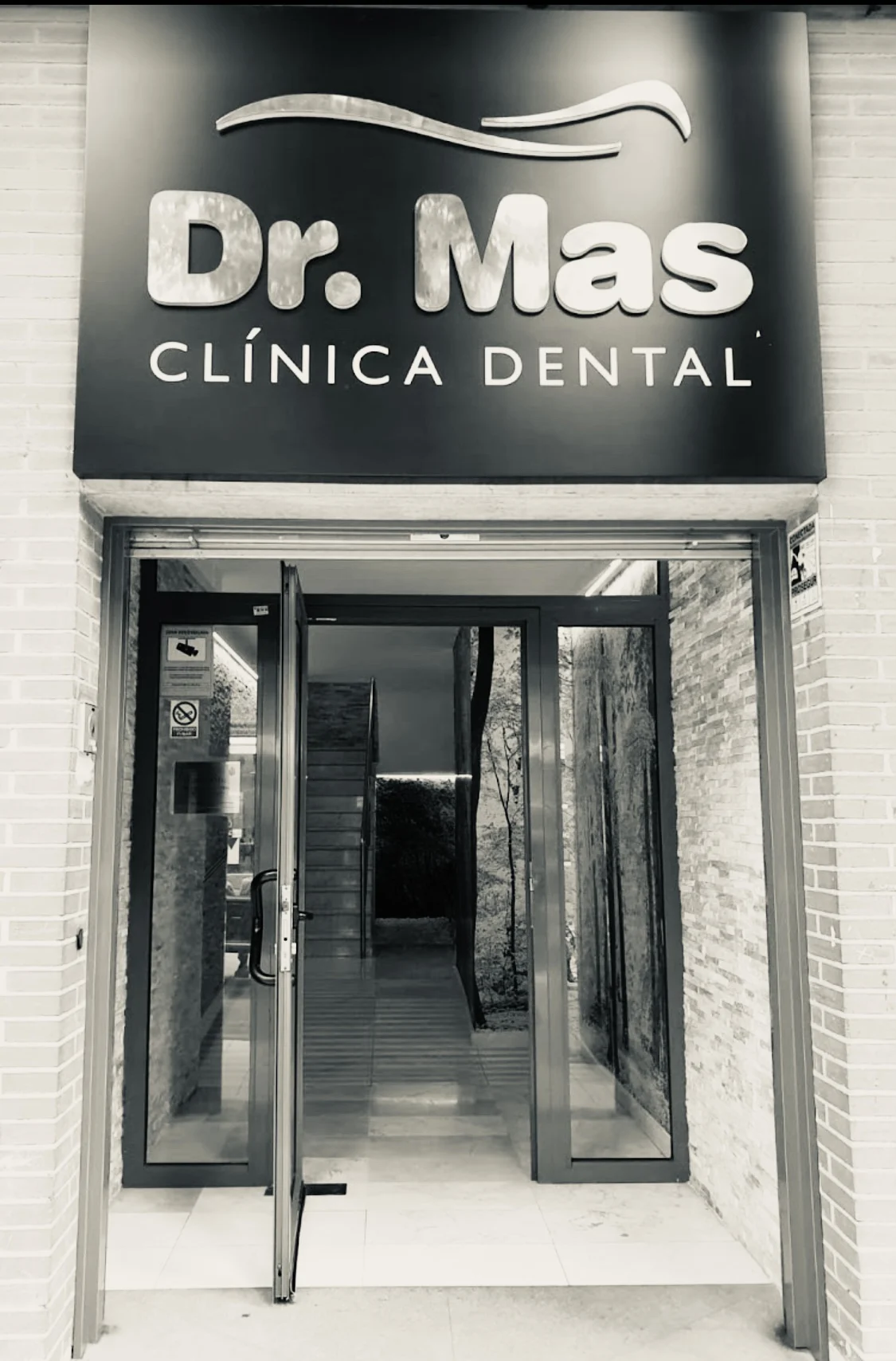 CLÍNICA DENTAL DOCTOR MAS EN SANTA COLOMA DE GRAMENET - 2