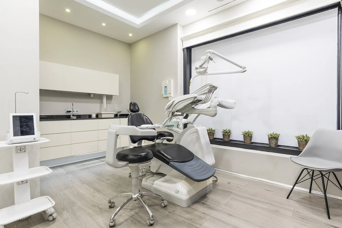 Clínica Dental Doctor Nasimi - 3