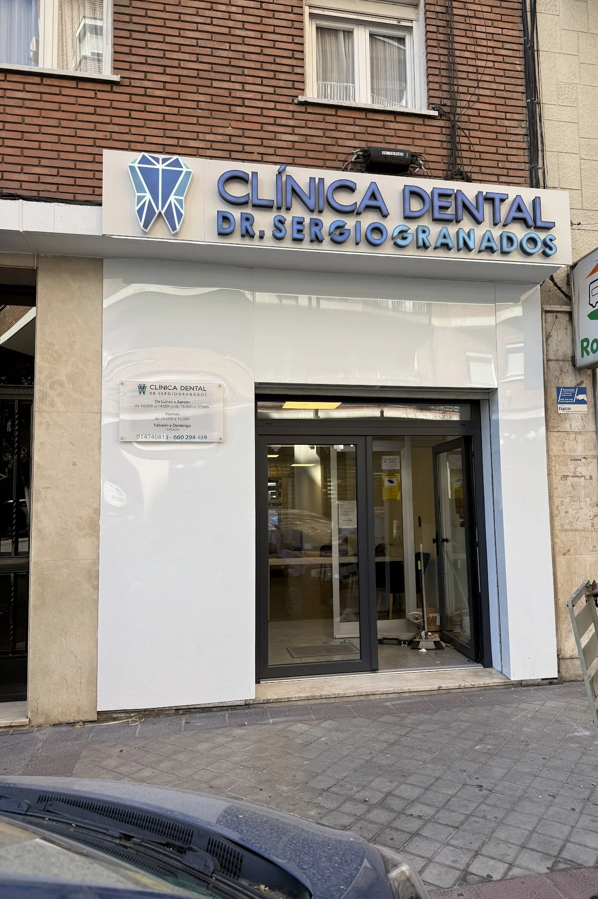 Clínica Dental Doctor Sergio Granados/ Dr Peña