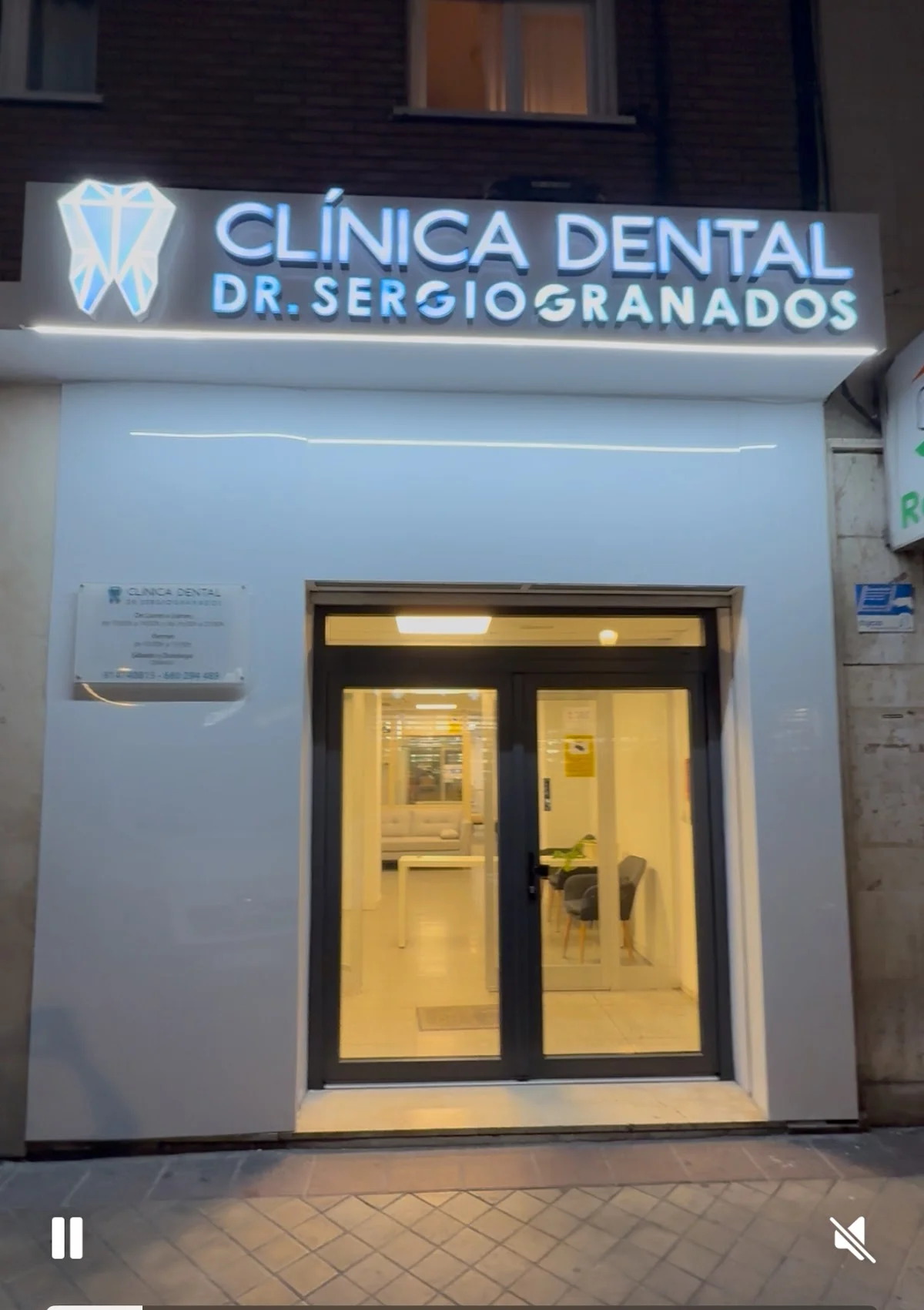 Clínica Dental Doctor Sergio Granados/ Dr Peña - 2