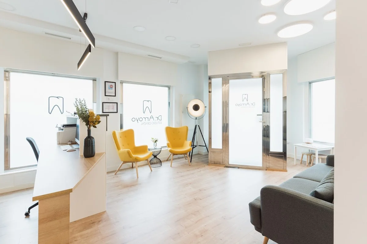 Clínica dental Dr. Arroyo ESTUDIO DENTAL