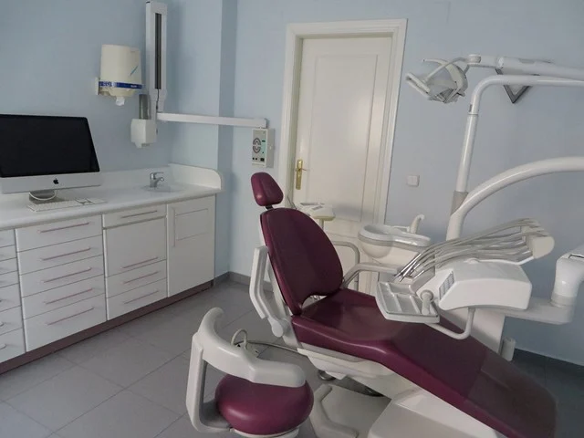 Clínica Dental DR.IZQUIERDO RUBIO - 2