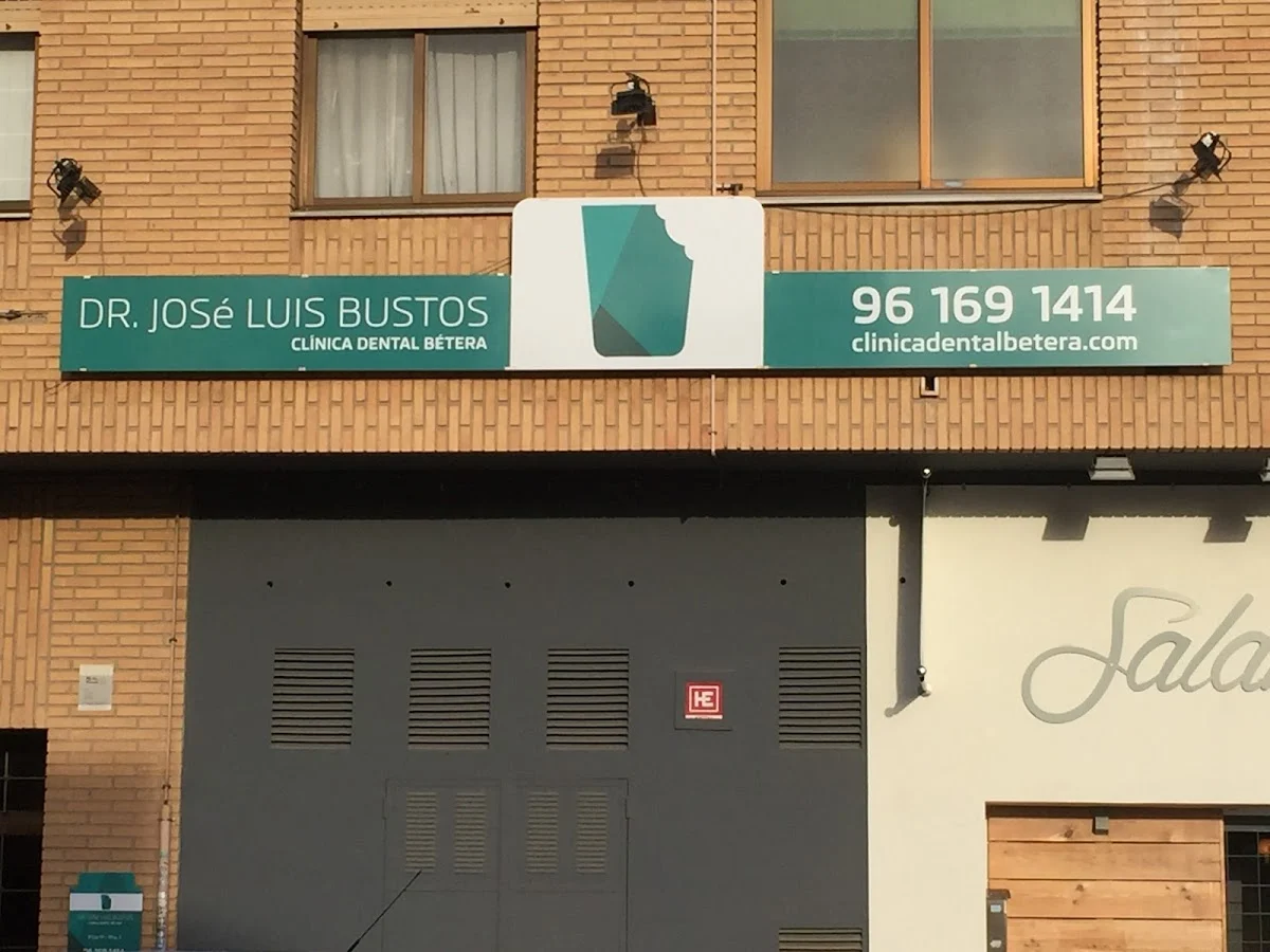 Clinica dental DR. José Luis Bustos, Bétera - 2