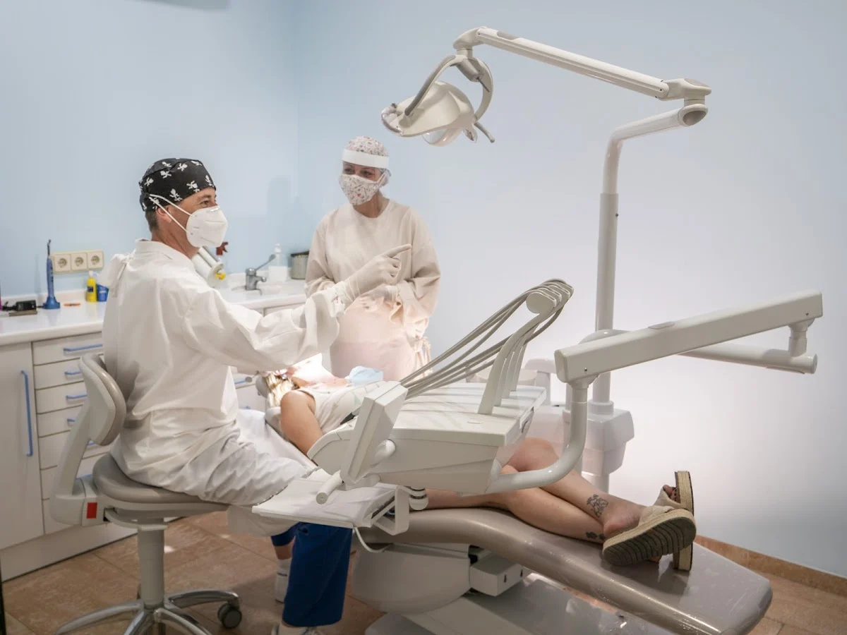 Clinica Dental Dr. Manuel Monterde - 2