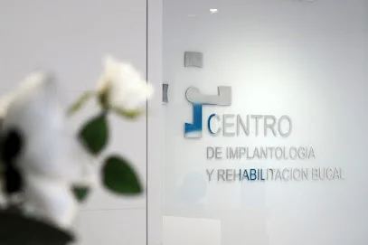 Clínica Dental Dr. Villamarín - Implantología y Rehabilitación Bucal