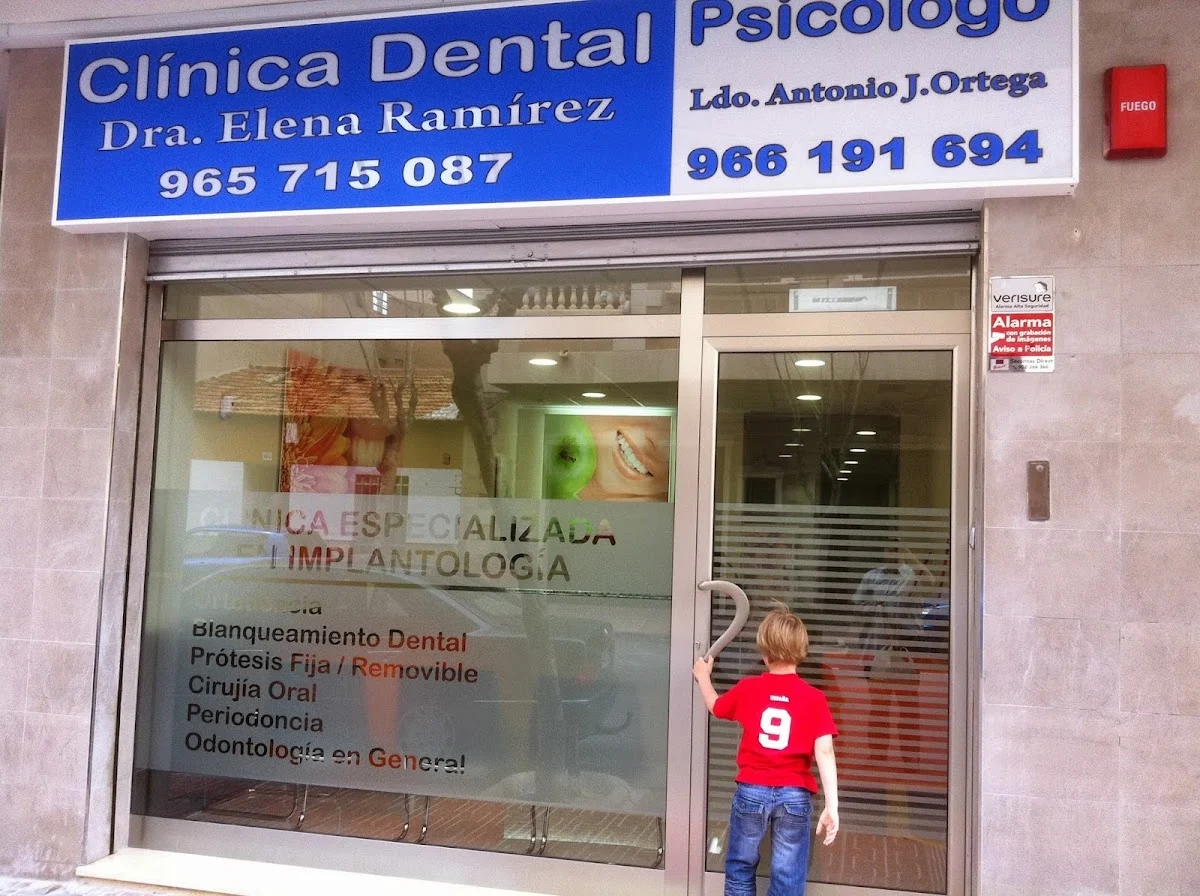 CLINICA DENTAL Dra. Elena Ramírez Glindon - 2