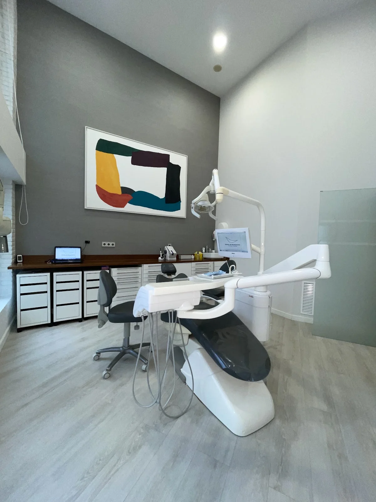 Clínica Dental Dra. Esther de Bustamante - 2