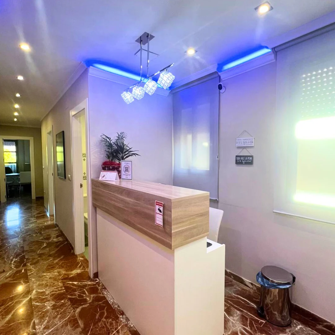 Clínica Dental Dra Laura Poyatos- Dentista Guadix - 2