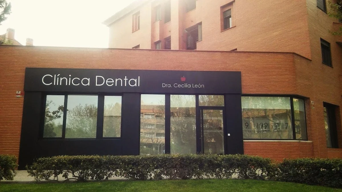 Clínica Dental Dra. León Pozuelo - Dentistas, ortodoncia, implantes dentales