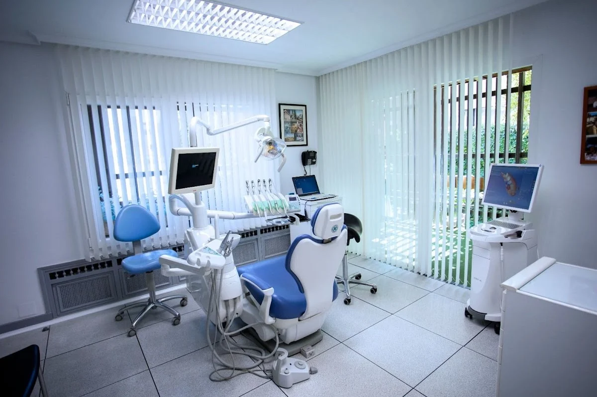 Clínica Dental Dres. Nuñez García - 2