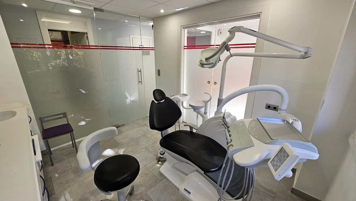 Clínica Dental Dres. Pons -Ortodoncia-Implantes-Prótesis-Estética