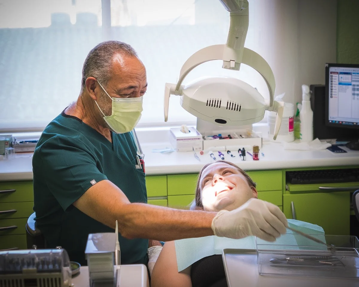 Clínica dental Edmundo Lavigne