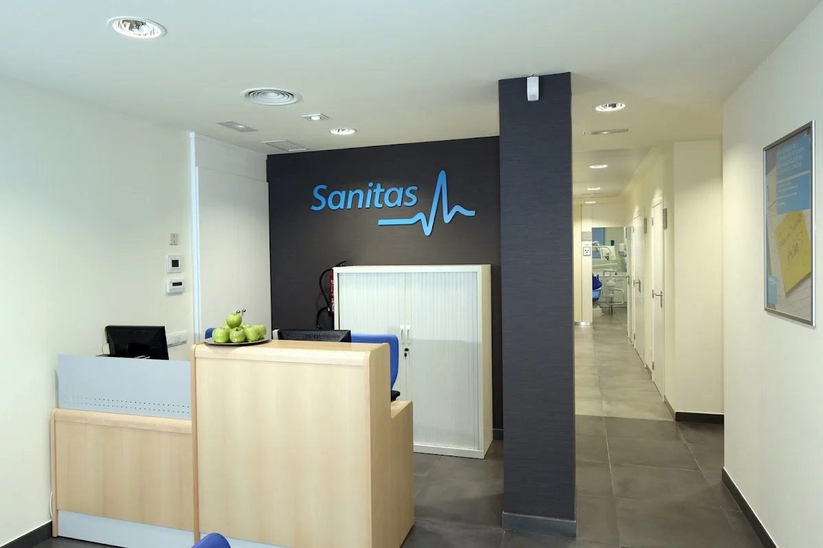 Clínica Dental El Corte Inglés Sabadell Sanitas - 2