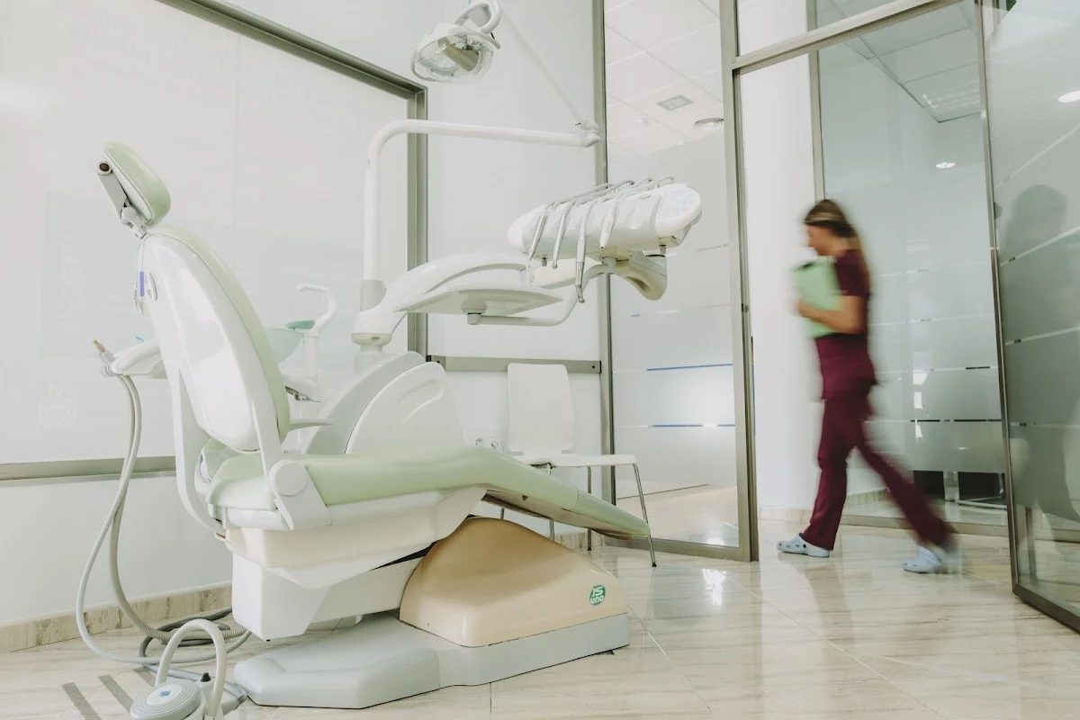 Clínica Dental El Santiscal (Las Cabezas de San Juan) - 2