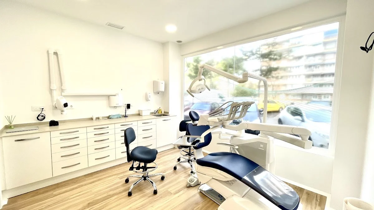 Clínica Dental en Móstoles Prodontia Dra. Gabriela Amador, Dentista, Ortodoncia Invisible, Niños, Implantes, Apnea del sueño - 4