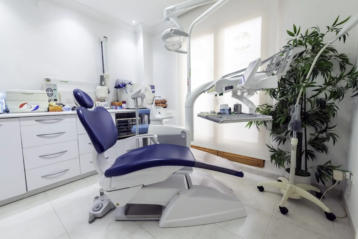 Clínica Dental Enrique Flores Pedregosa