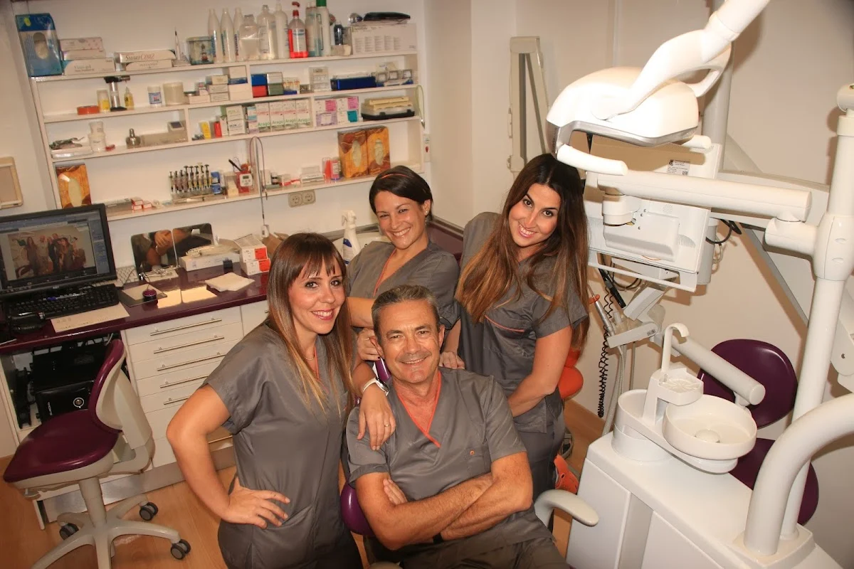 Clínica Dental Enrique Remartinez Burkhalter - 2