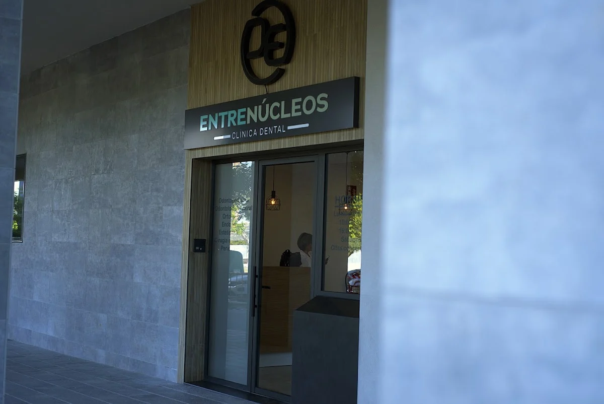 Clínica Dental Entrenúcleos - 2