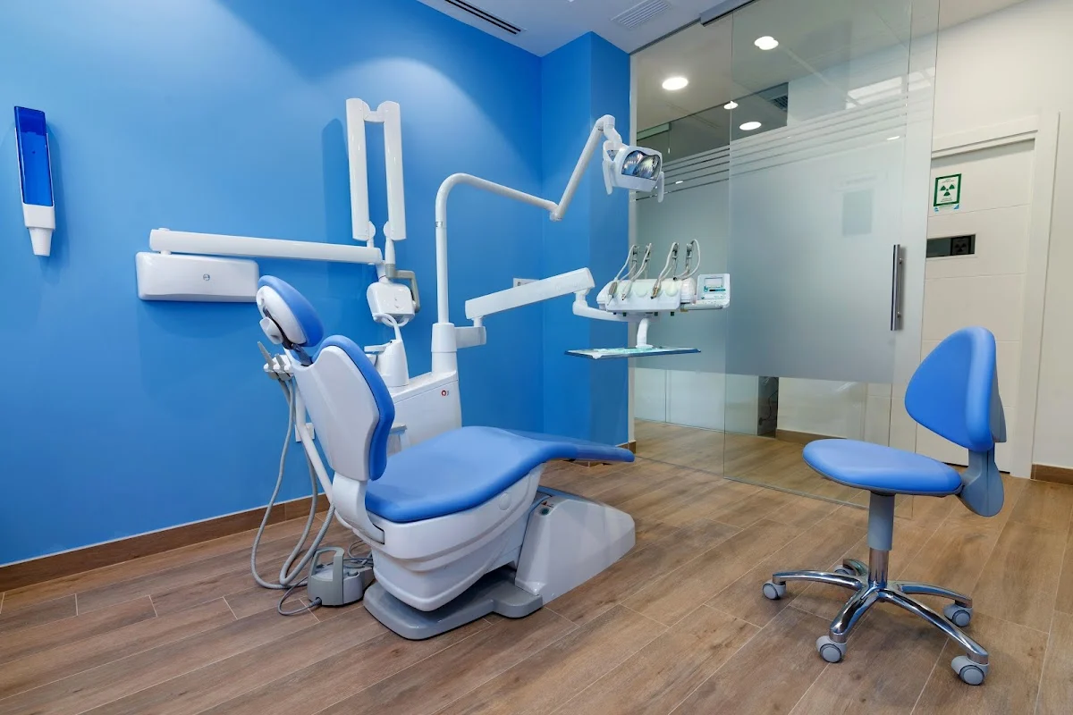 Clínica Dental Especializada Dr. Jesús Genovés - 2