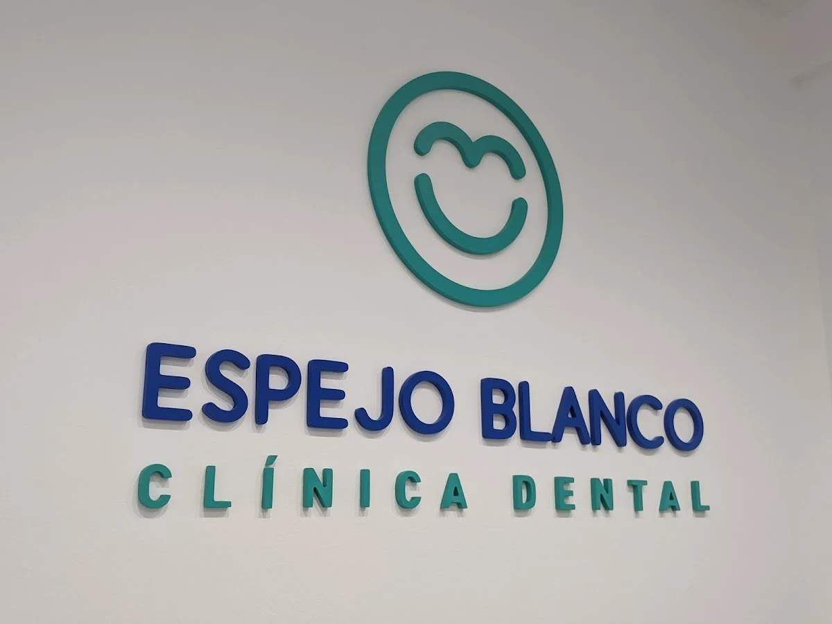Clínica Dental Espejo Blanco