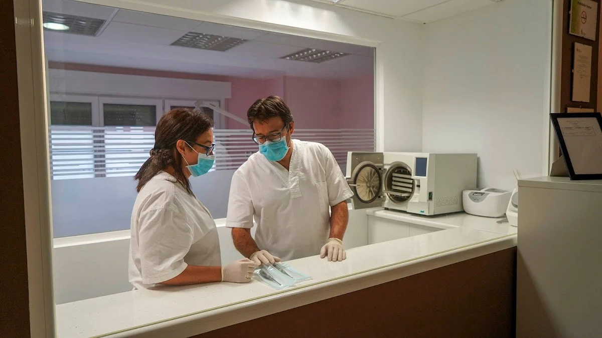 CLÍNICA DENTAL FATIMA A. RAZZAK CARPINTERO