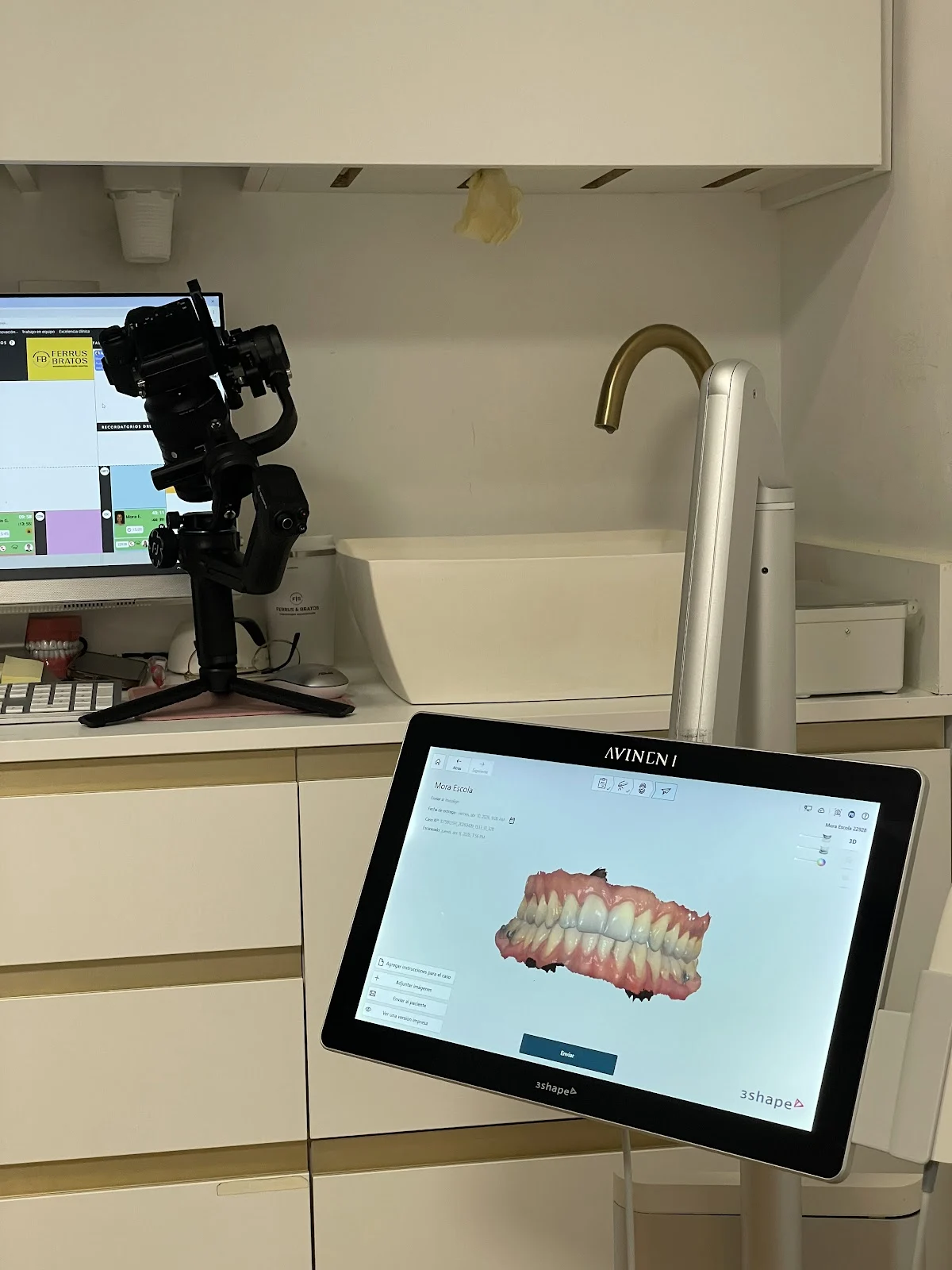 Clínica Dental Ferrus & Bratos - 2
