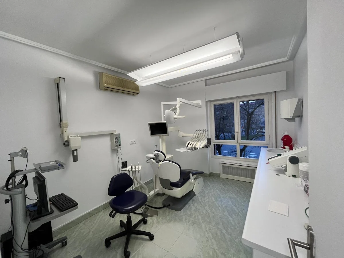 Clinica Dental Fuente Del Hierro - 2